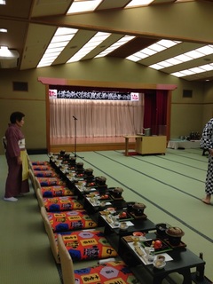 宴会場=試合会場