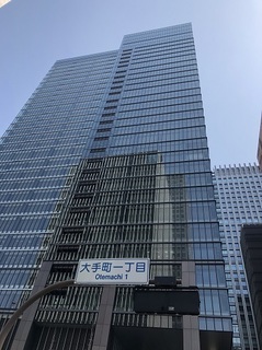 180404_自然とアスファルトジャングルの大手町.jpg